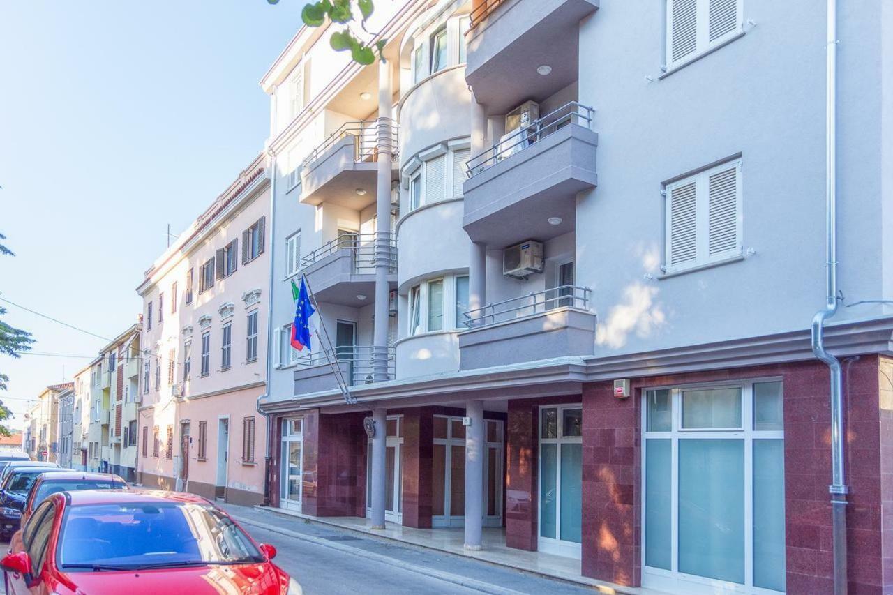 Apartmán Sunny Corner In City Center With Free Parking Pula Exteriér fotografie
